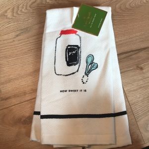 New with tags on set of 2 Kate Spade kitchen towel